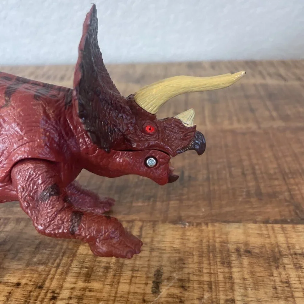 Triceratops Roar And Bite Figure light Up Eyes PVC Toy Dino Red Plastic 9” - Picture 6 of 9